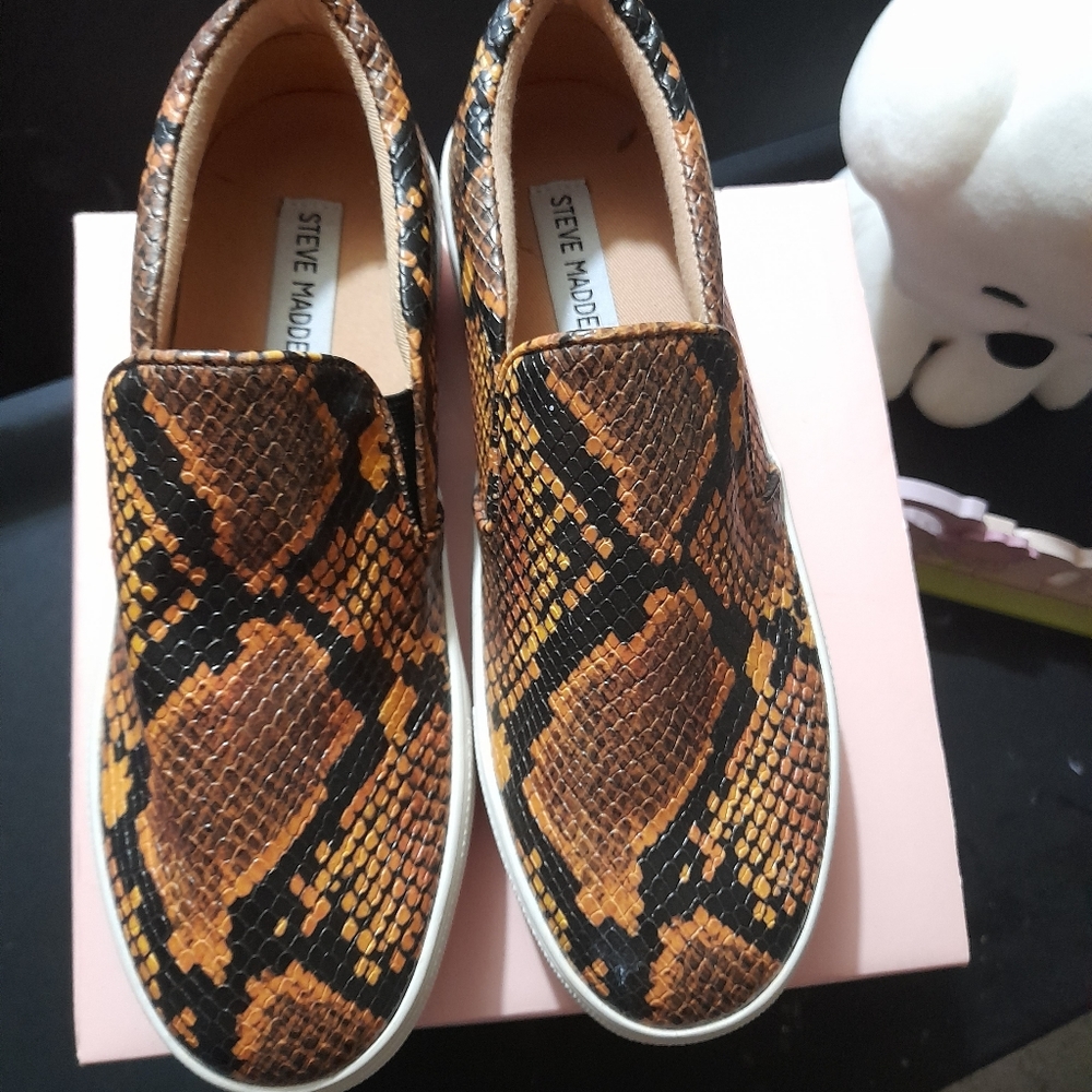 Steve Madden... Gills Slip-on Sneakers